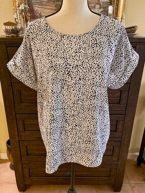 Shein Women’s Black & White Spot Print Short Sleeve Top